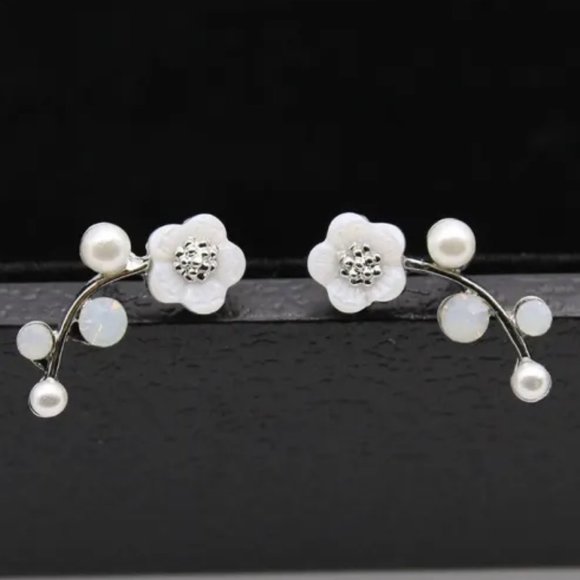 Floral Flower Climber Pearl Stud Earrings New - Picture 3 of 12